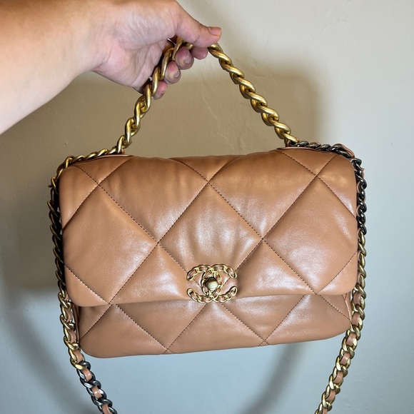 Chanel 19 Medium in Brown - Picture 4 of 14